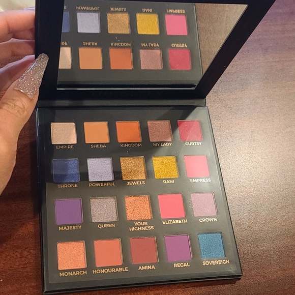 NWT The Queen Eyeshadow Palette - Picture 3 of 4